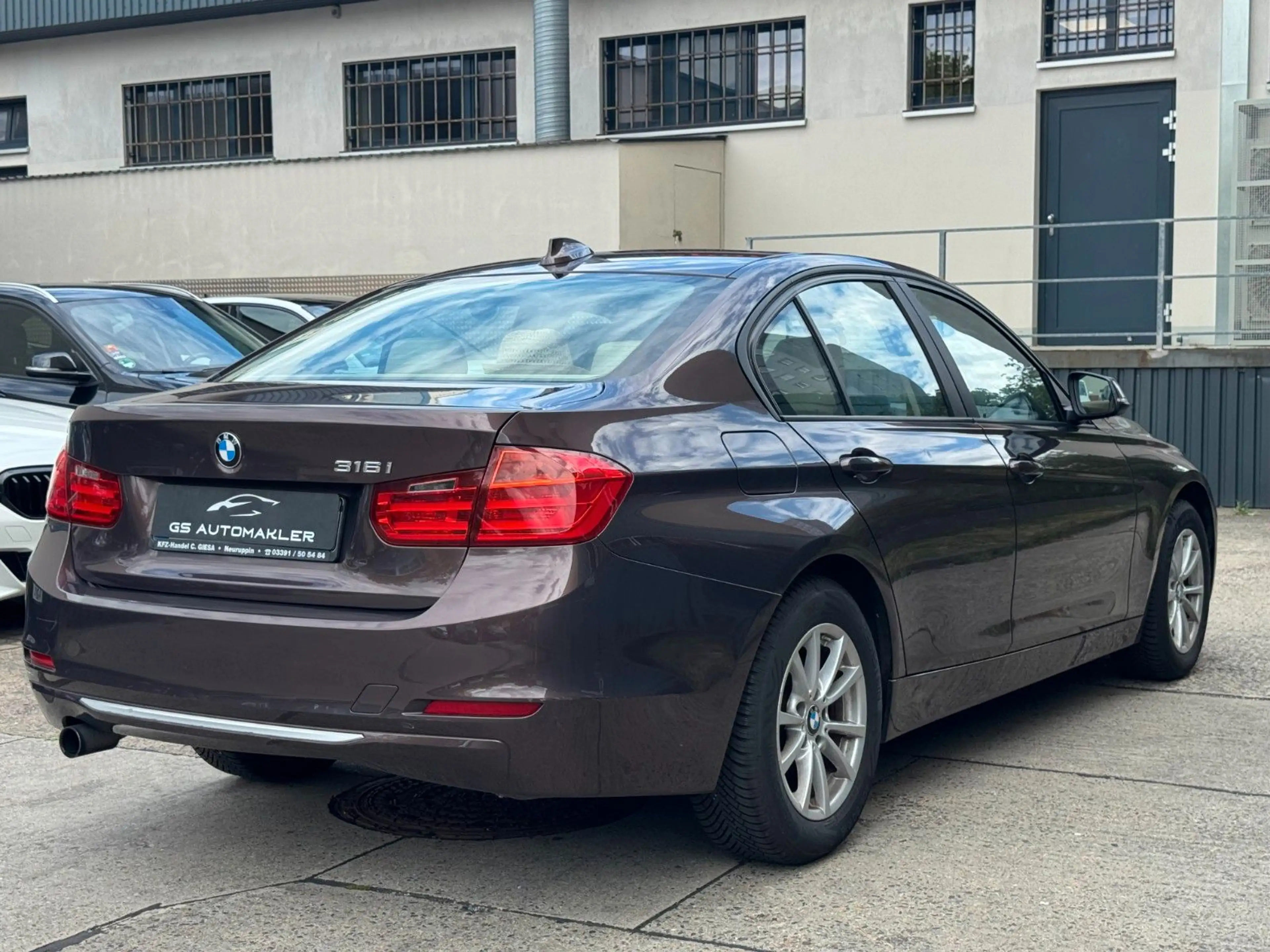 BMW 316 i Limousine Sonderlack Leder — photo 5