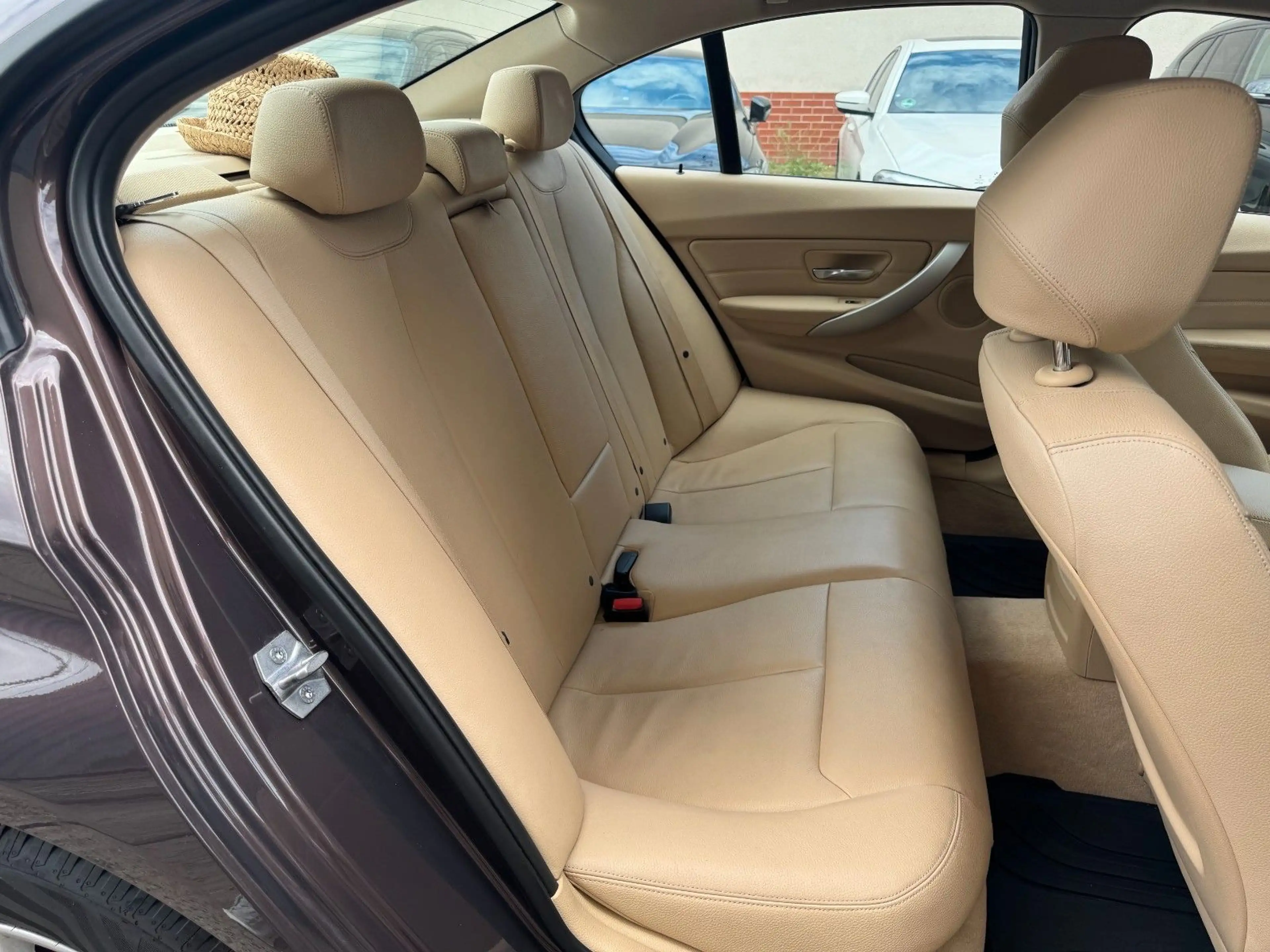 BMW 316 i Limousine Sonderlack Leder — photo 12