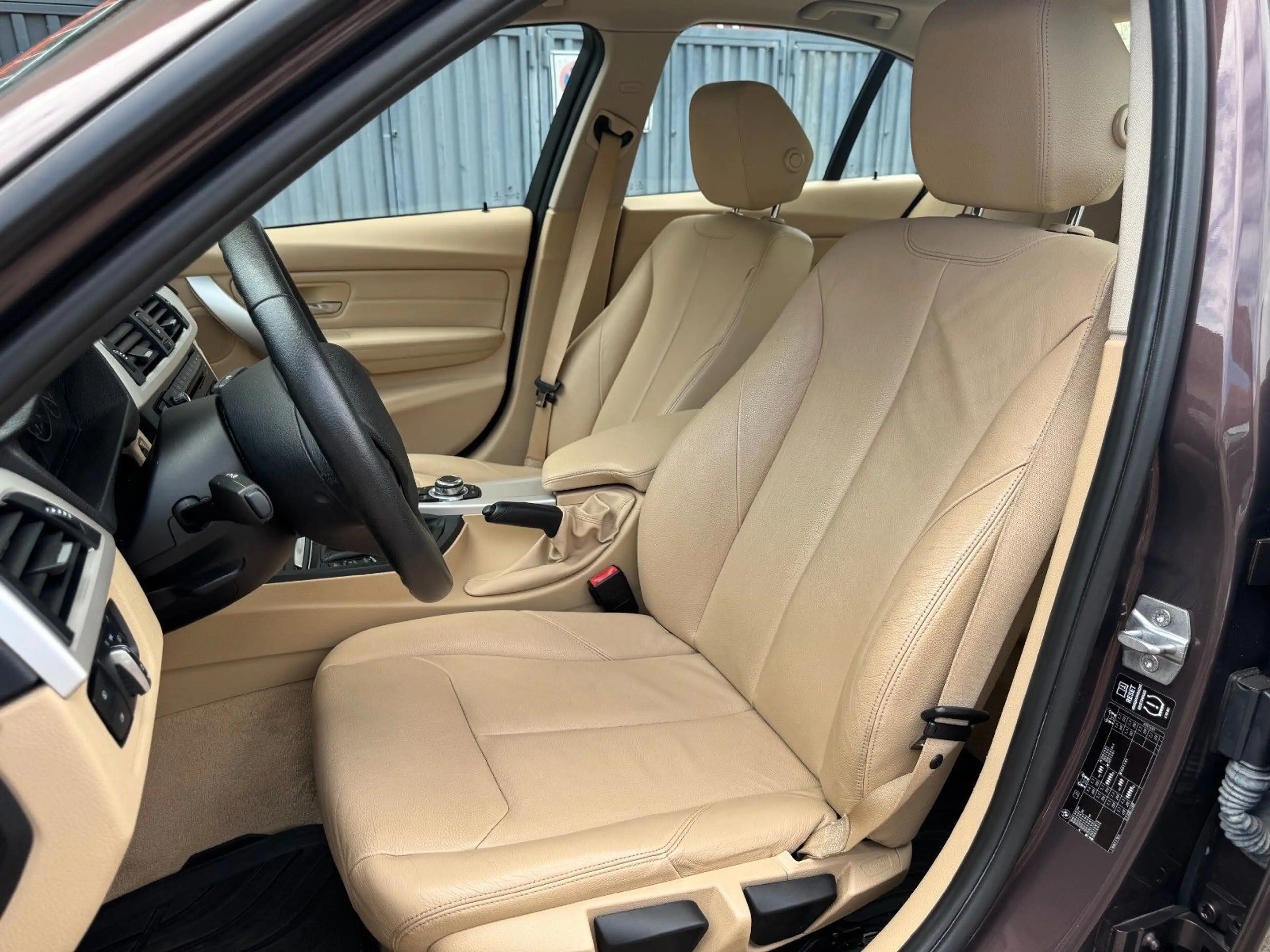 BMW 316 i Limousine Sonderlack Leder — photo 9