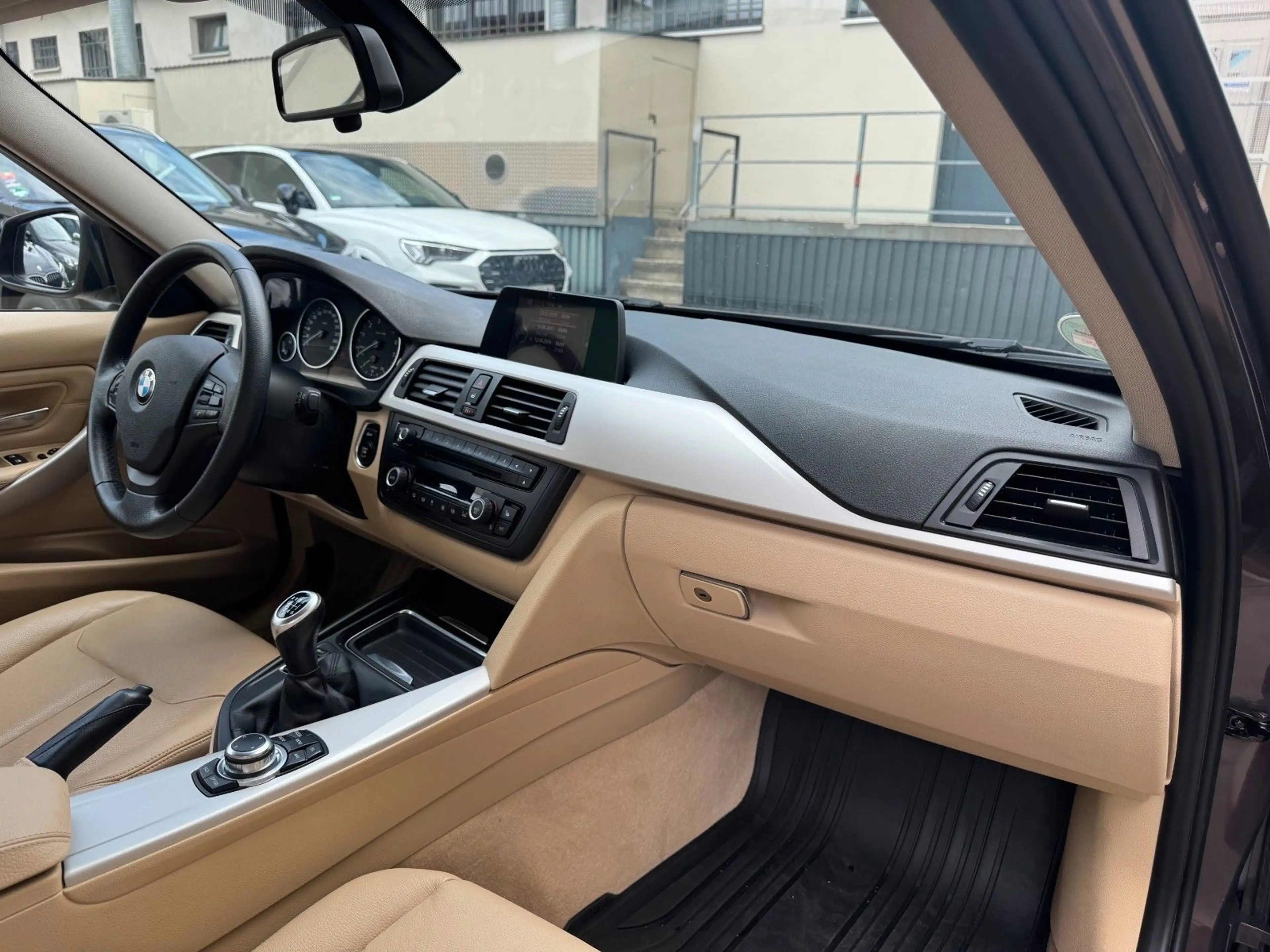 BMW 316 i Limousine Sonderlack Leder — photo 10
