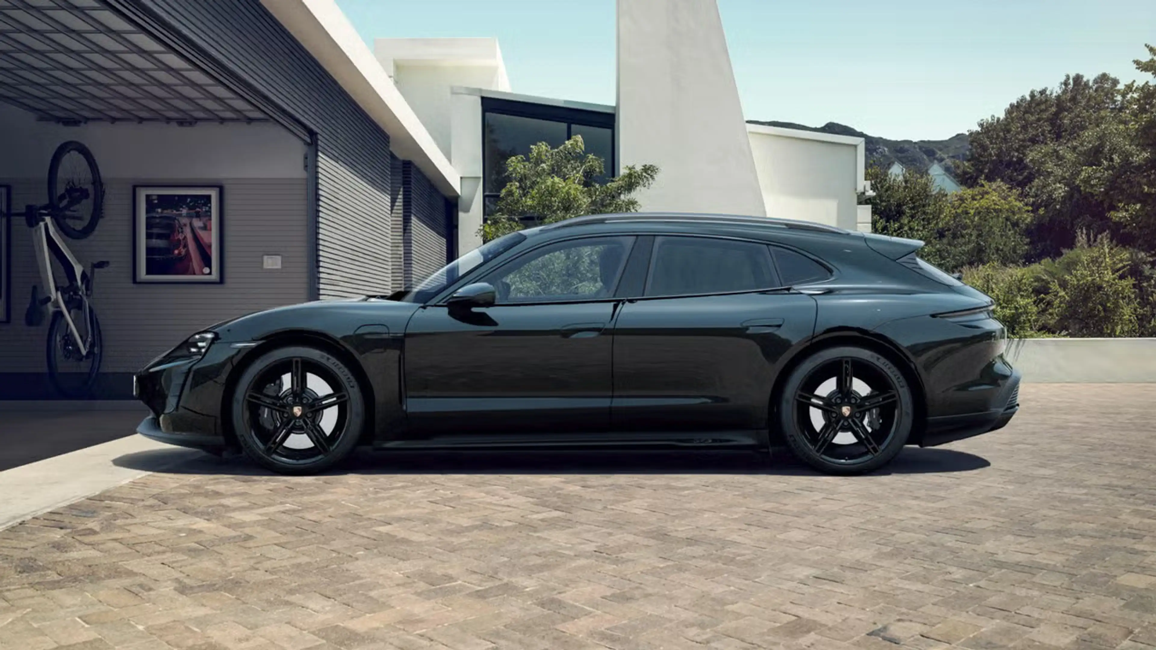 Porsche Taycan GTS Sport Turismo — photo 2