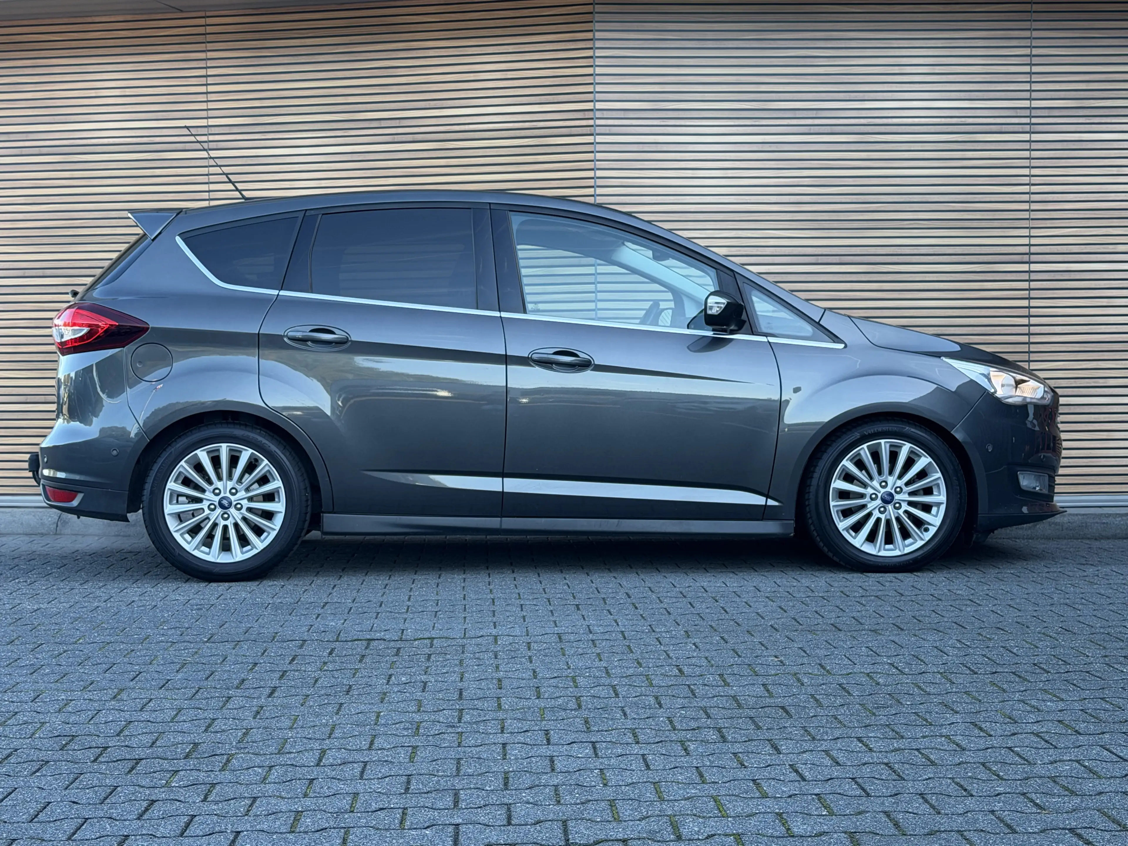 Ford C-Max 1.0 Titanium — photo 6