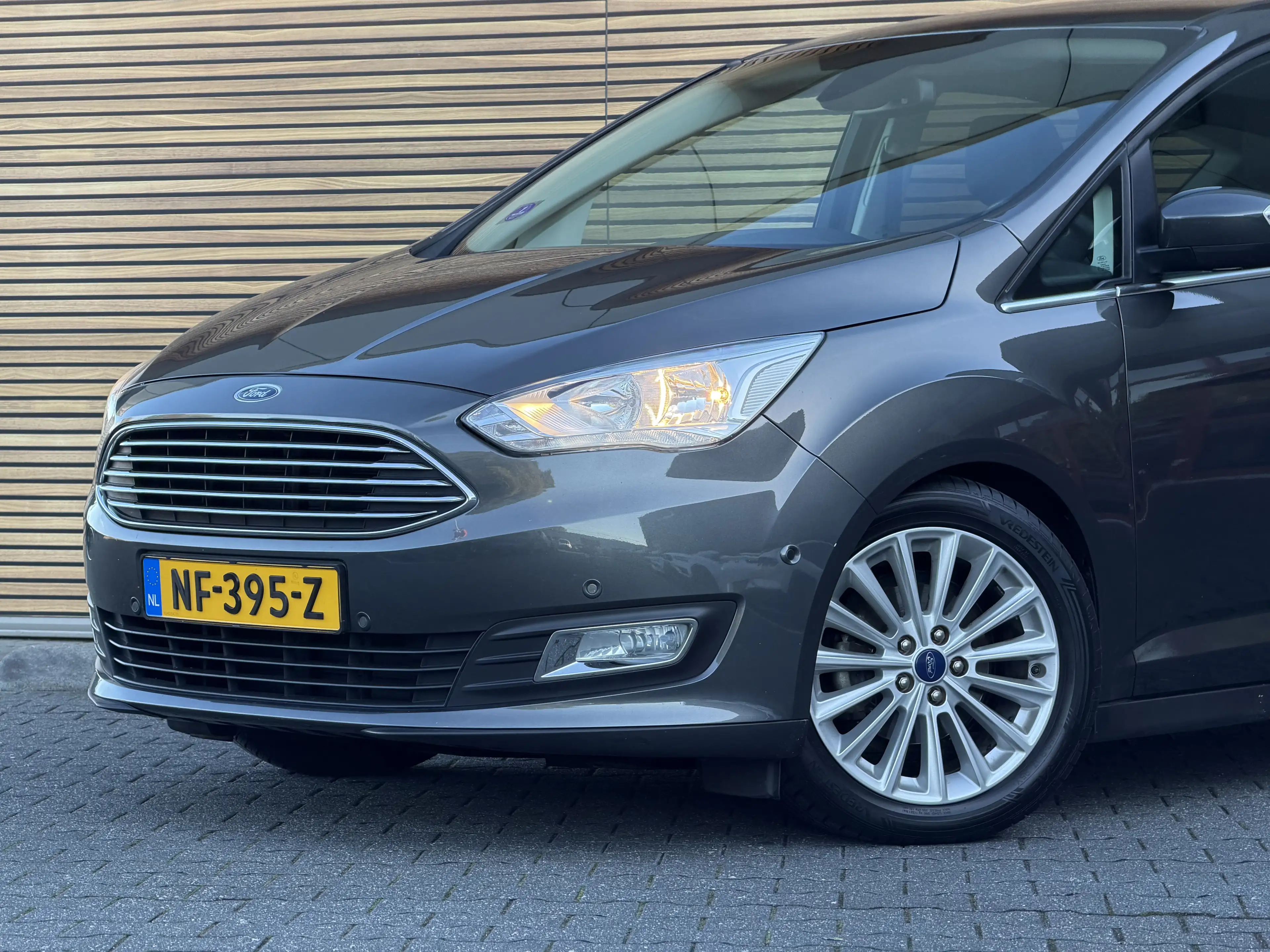 Ford C-Max 1.0 Titanium — photo 12