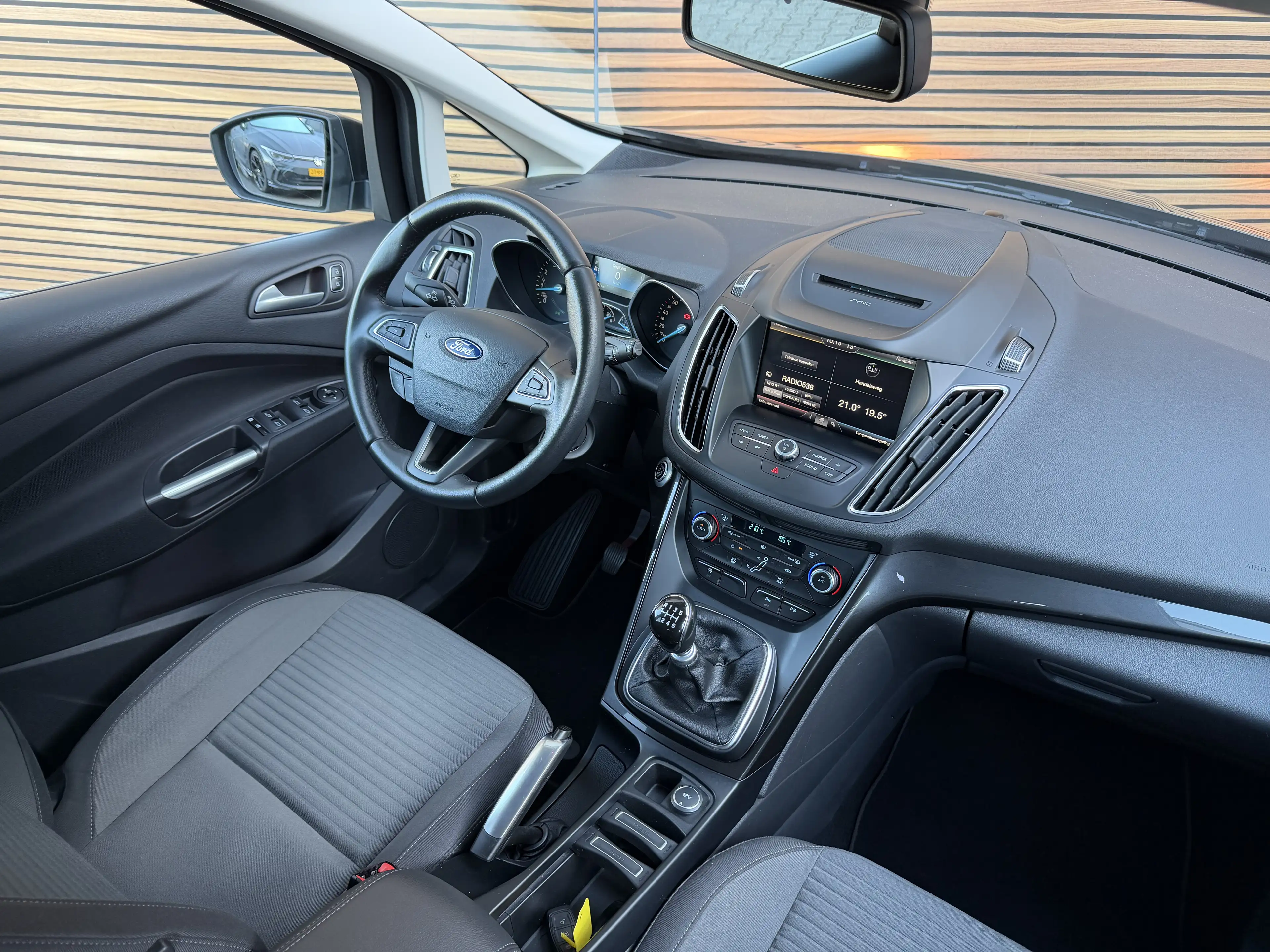 Ford C-Max 1.0 Titanium — photo 4