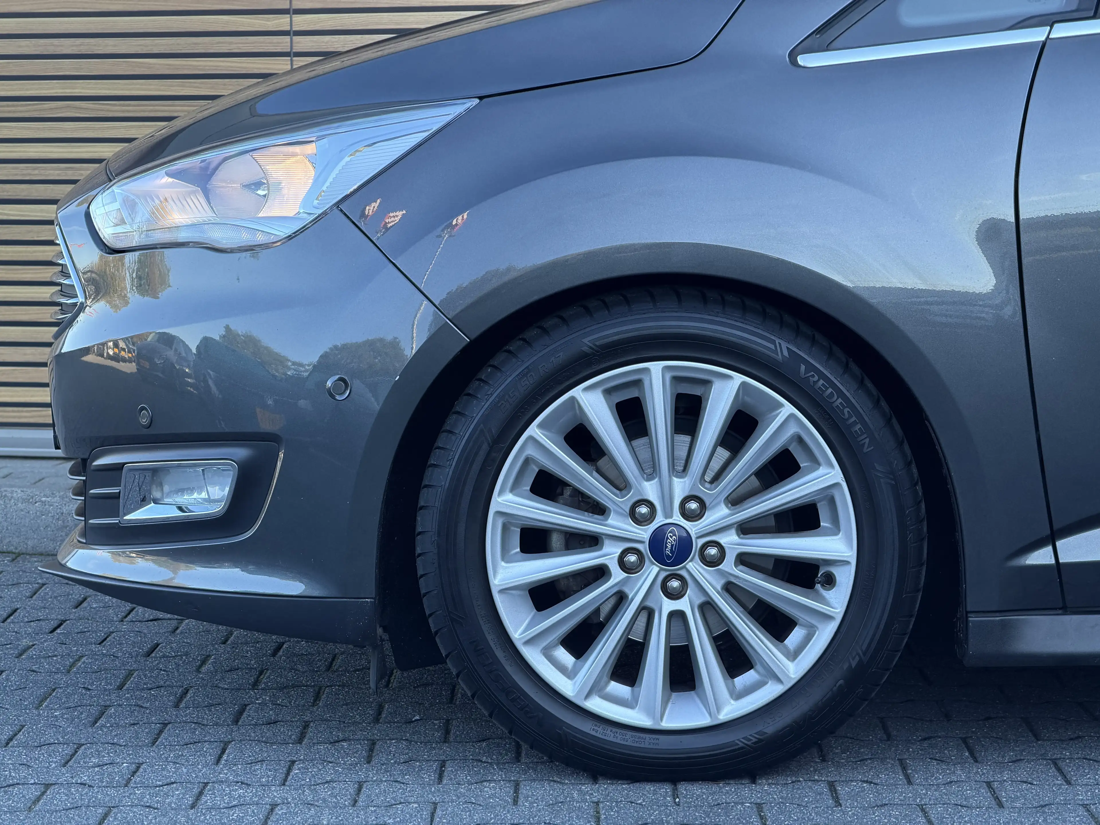 Ford C-Max 1.0 Titanium — photo 14