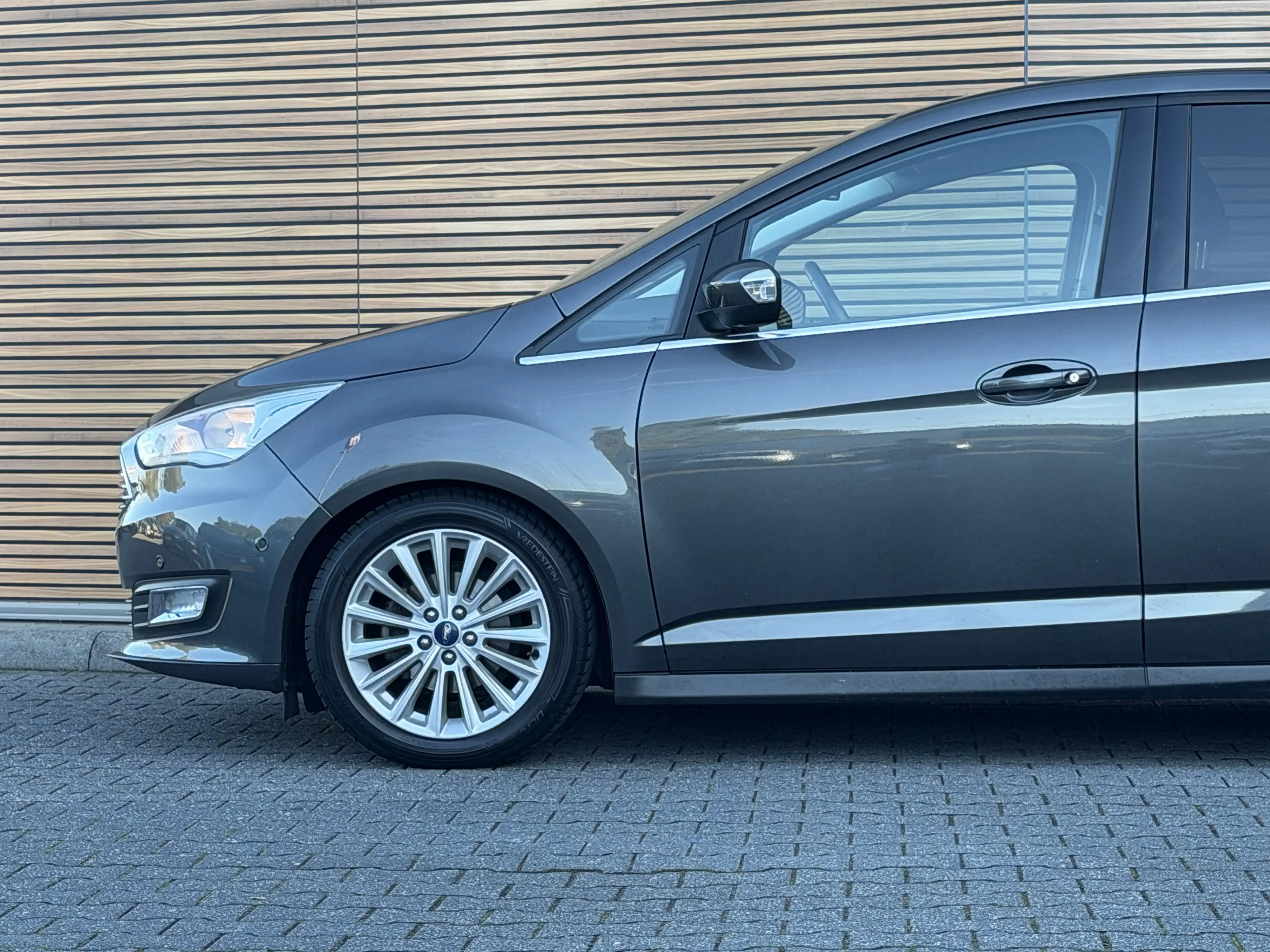 Ford C-Max 1.0 Titanium — photo 13