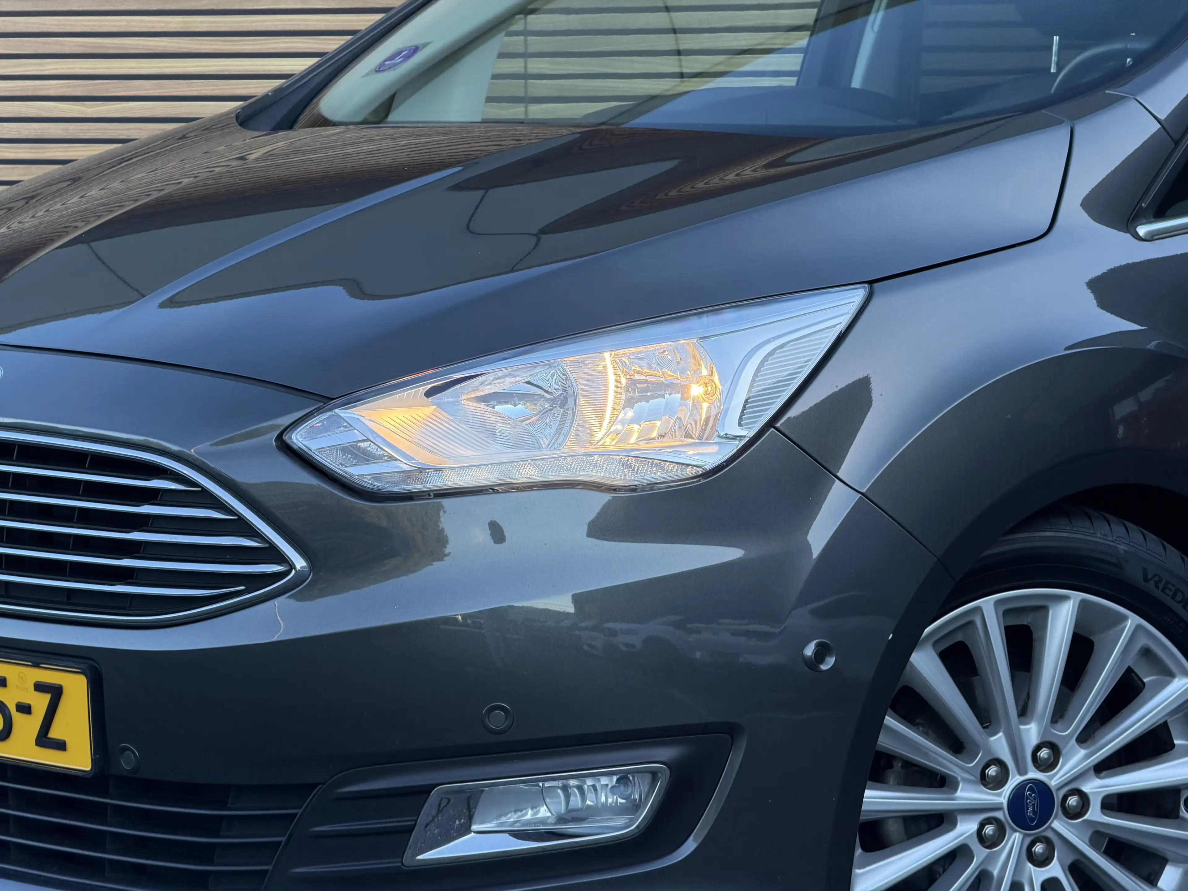Ford C-Max 1.0 Titanium — photo 11