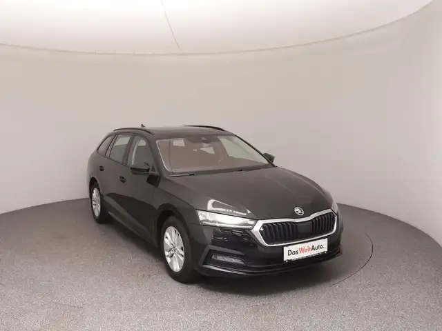 Skoda Octavia view 2