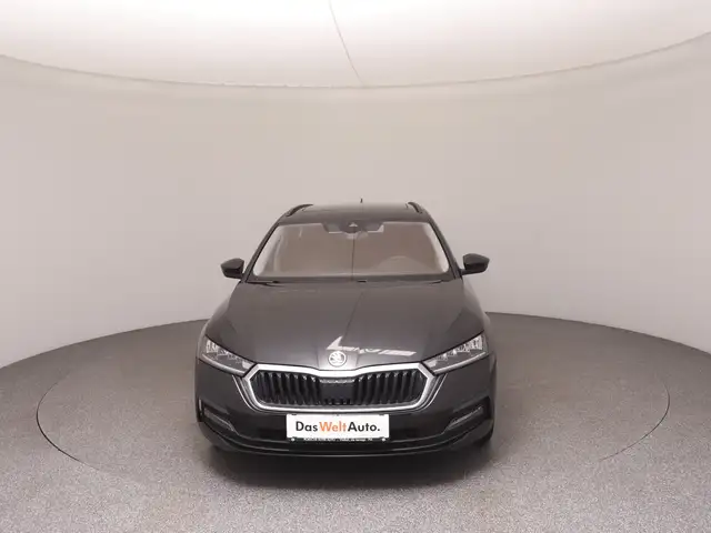 Skoda Octavia view 3