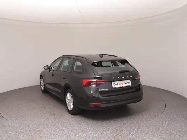 Skoda Octavia view 5