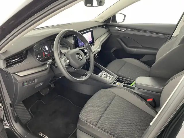 Skoda Octavia view 8