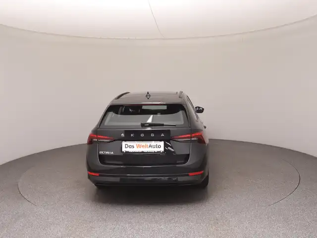 Skoda Octavia view 6