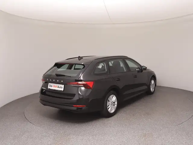 Skoda Octavia view 4