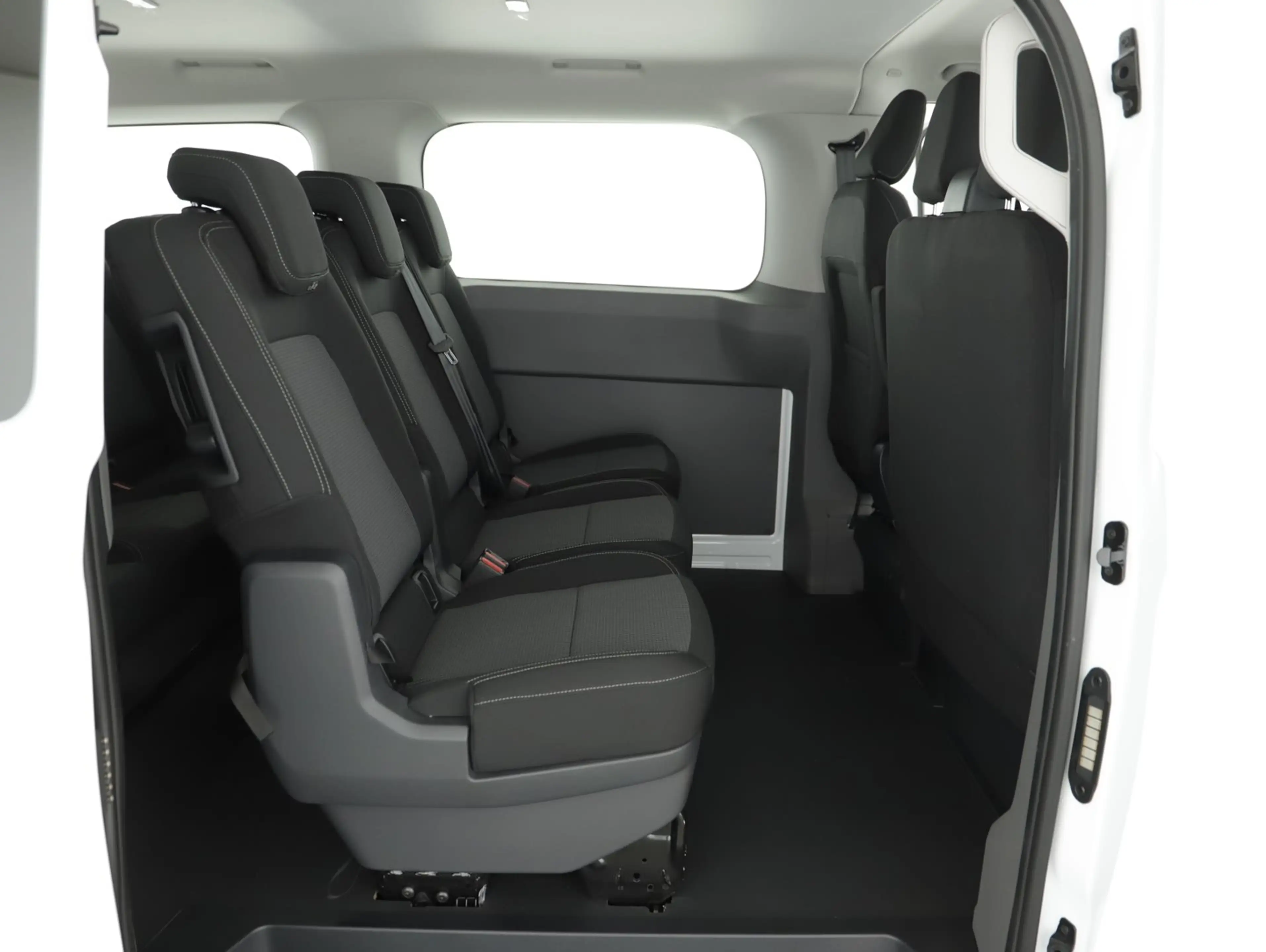 Volkswagen Transporter Kombi TDI — photo 13