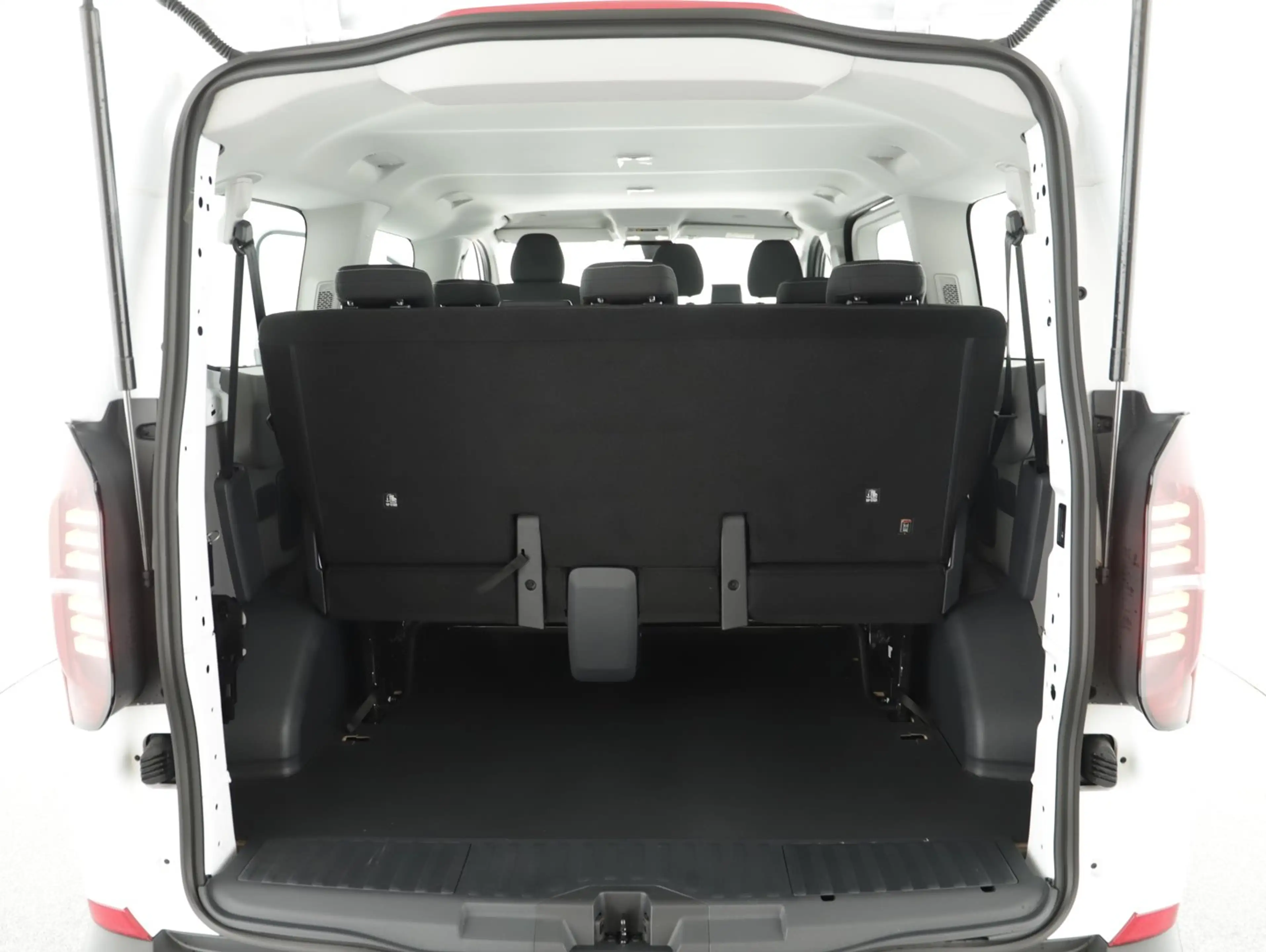 Volkswagen Transporter Kombi TDI — photo 14