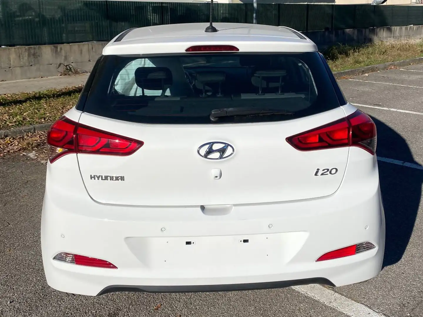 Hyundai i20 i20 II 2018 5p 1.0 100cv Bianco - 2