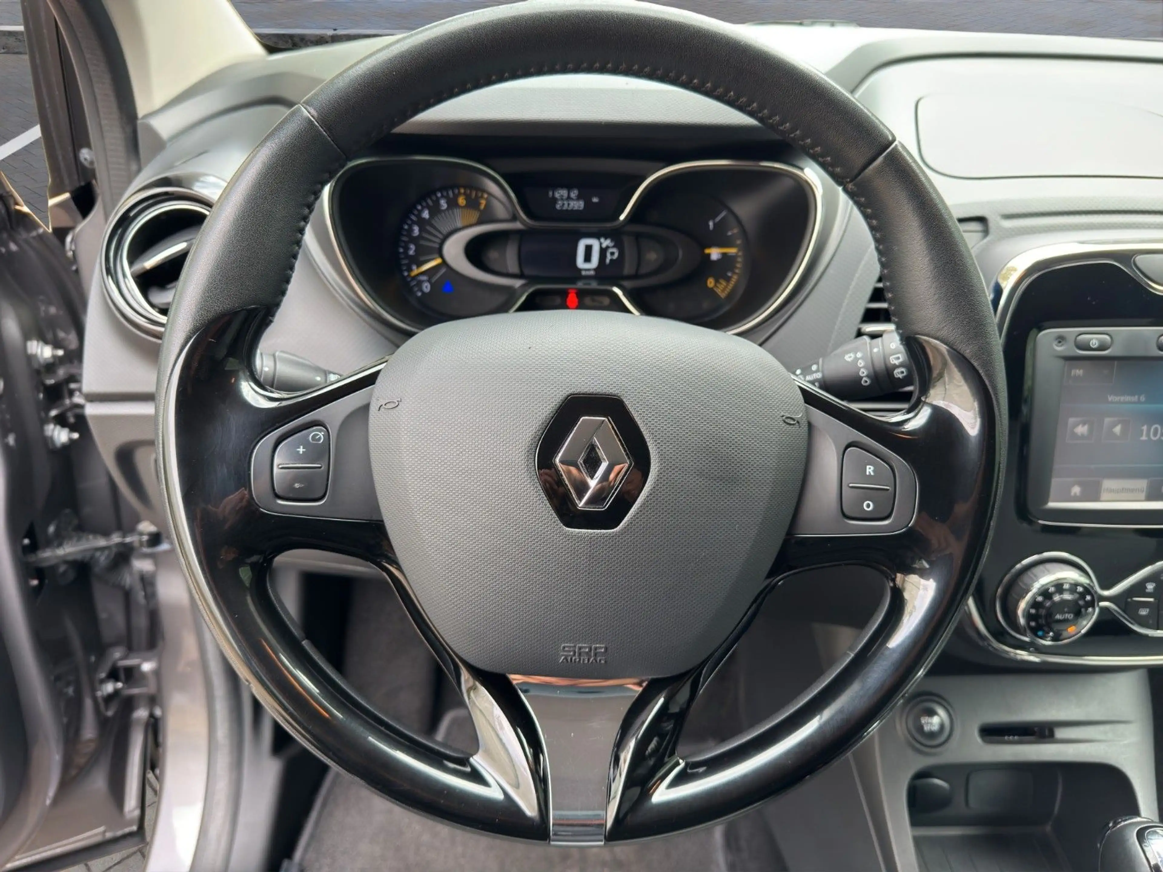 Renault Captur Luxe (Tüv und Service Neu) — photo 11