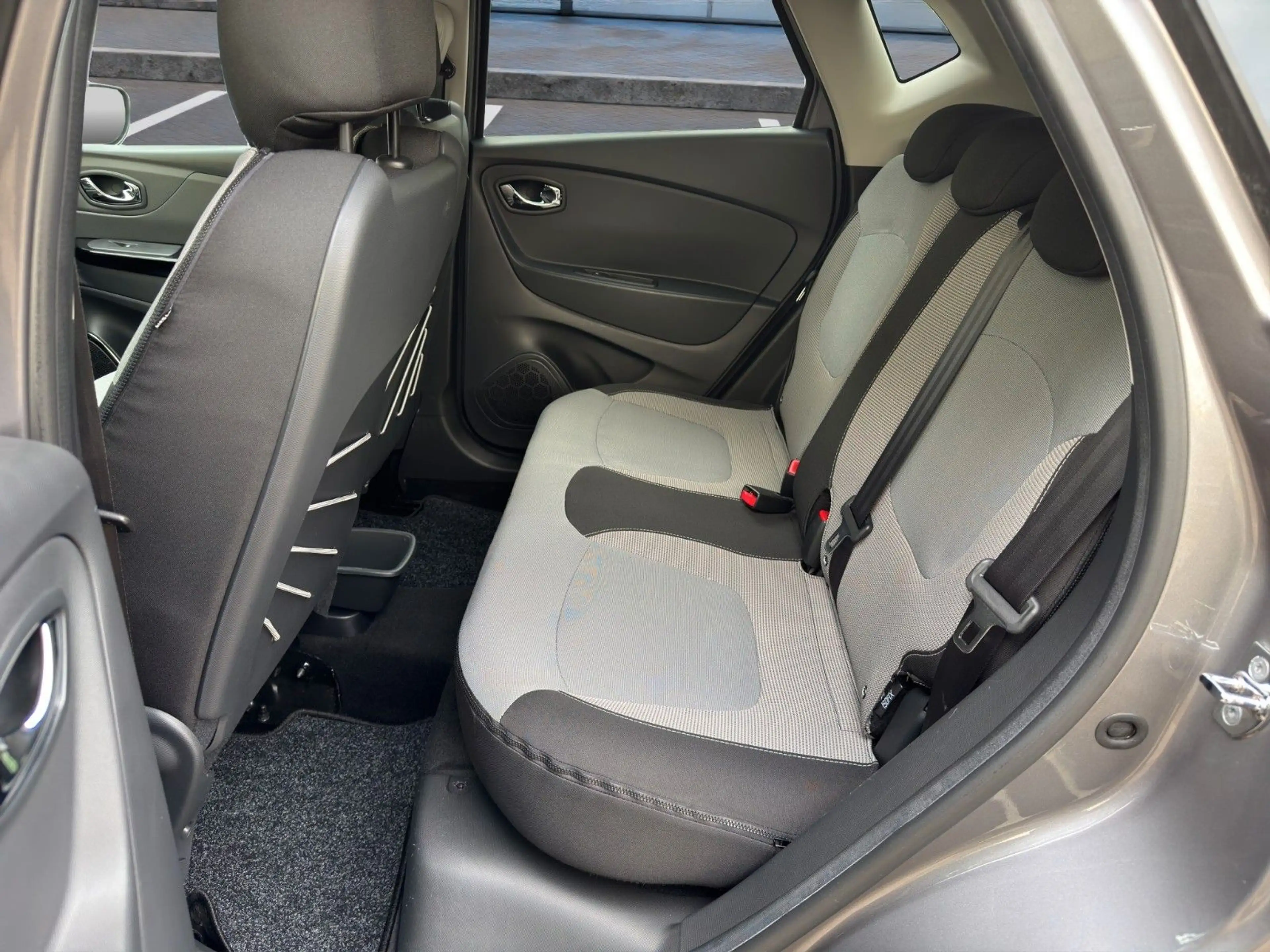Renault Captur Luxe (Tüv und Service Neu) — photo 10