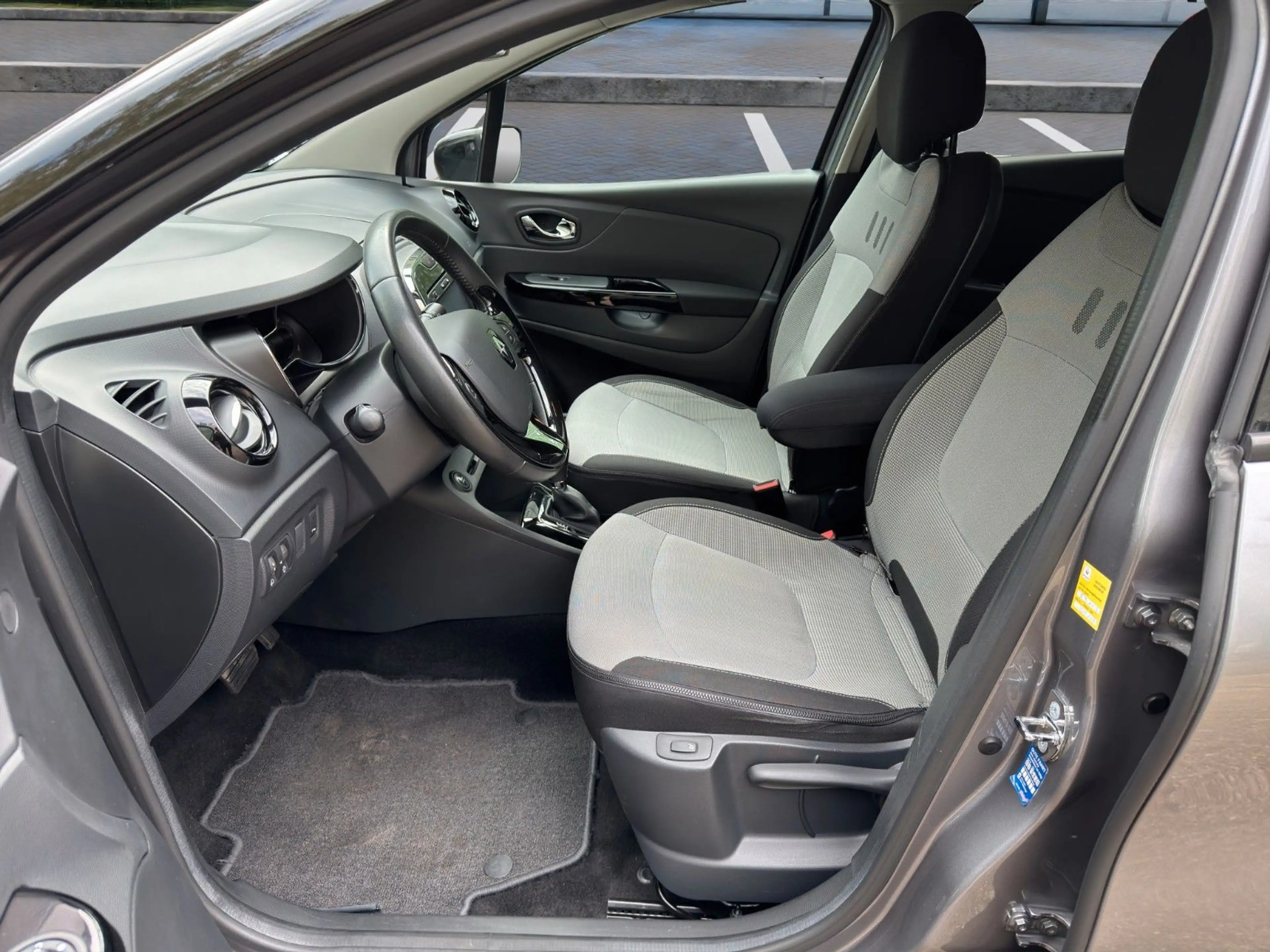 Renault Captur Luxe (Tüv und Service Neu) — photo 9