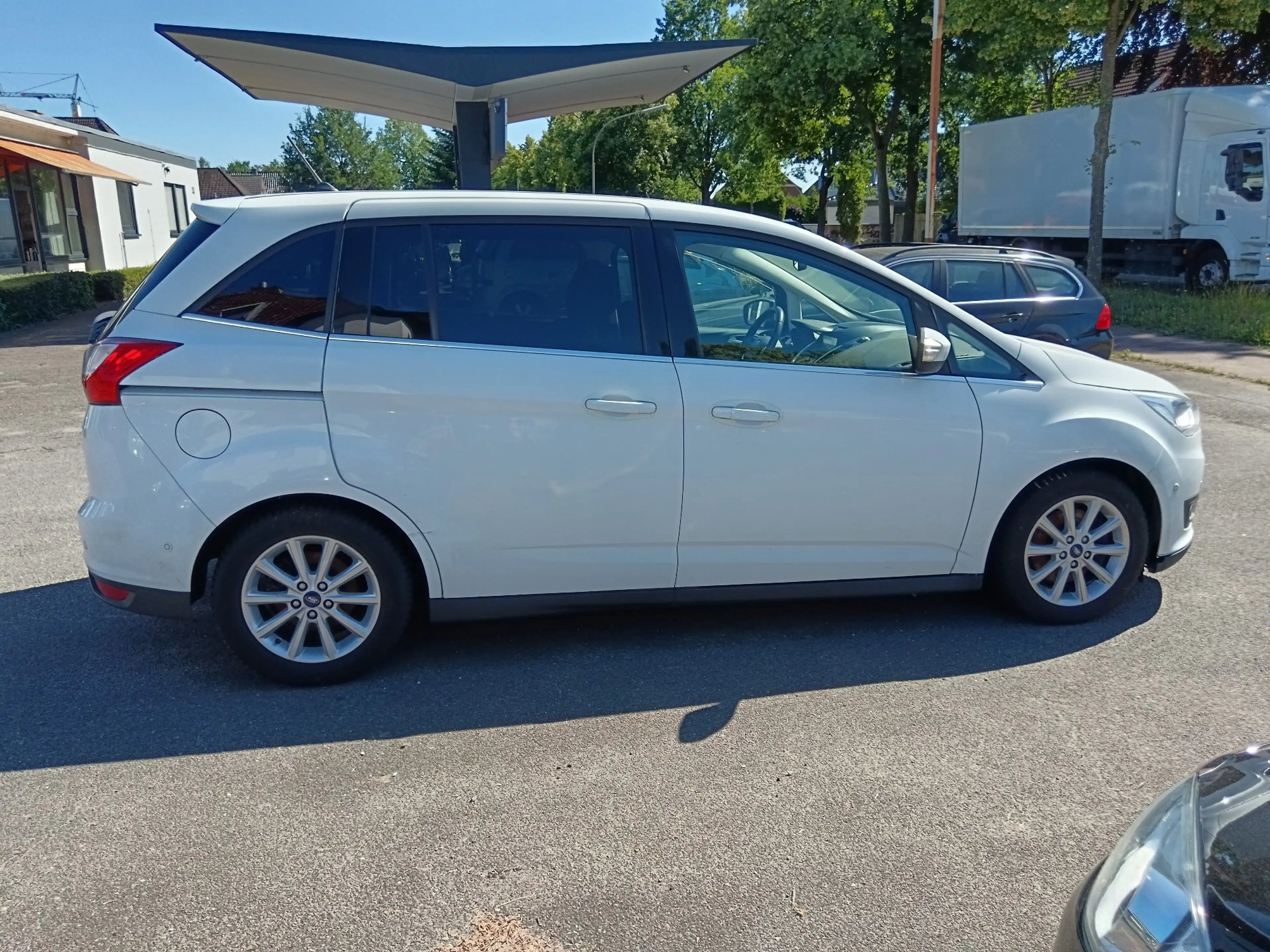 Ford Grand C-Max Titanium — photo 11