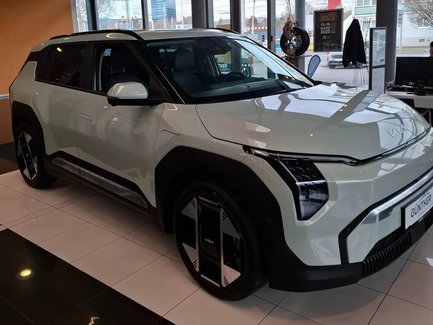 Kia EV3 EV3 FWD 81,4kWh Long Range Earth plus Earth Plus Grün - 1