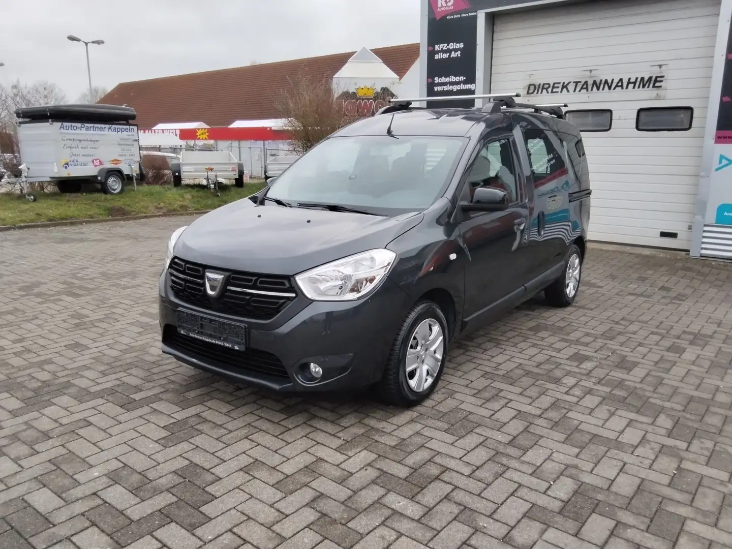 Dacia Dokker 1.5 Dci Comfort/1.Hnd/BT/AHK/Klima/Schiebetüren Grau - 1