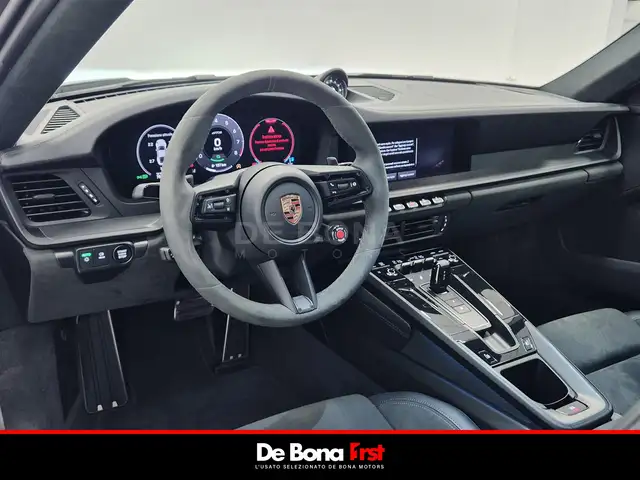 Porsche 911 view 9