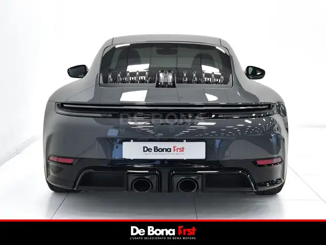 Porsche 911 view 4