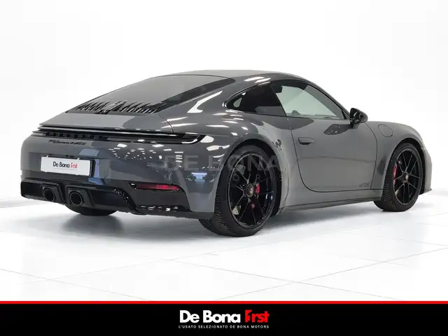 Porsche 911 view 2
