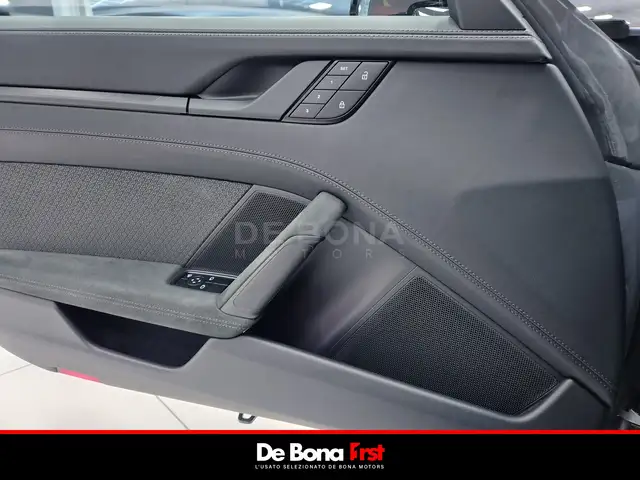 Porsche 911 view 30