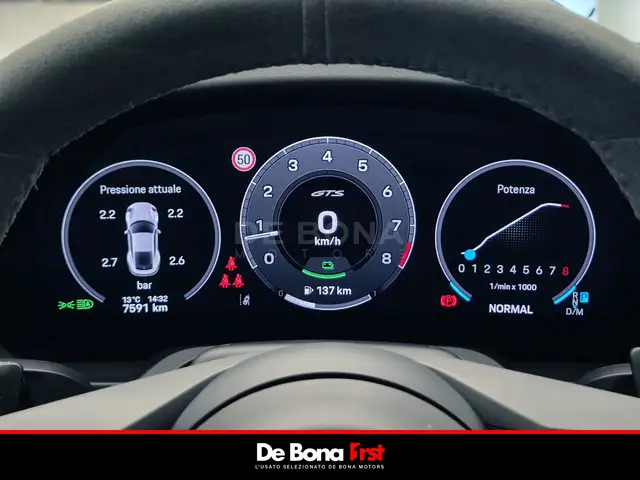 Porsche 911 view 17