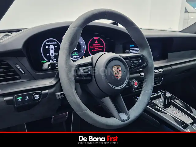 Porsche 911 view 16
