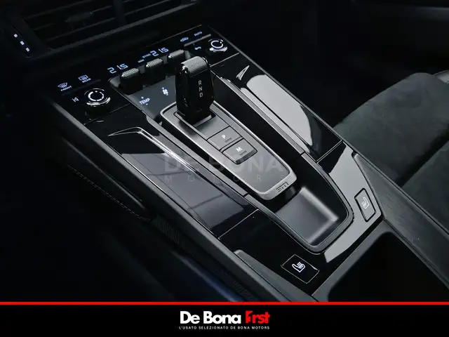 Porsche 911 view 12