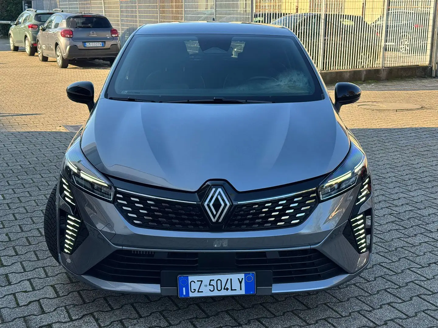 Renault Clio 1.0 TCe Techno Сірий - 2