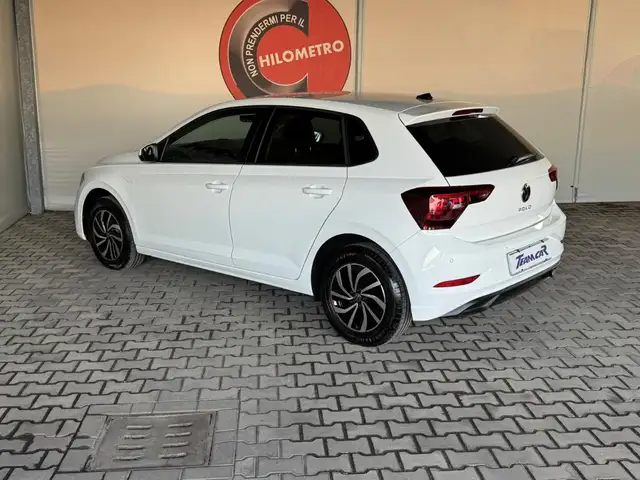 Volkswagen Polo view 3