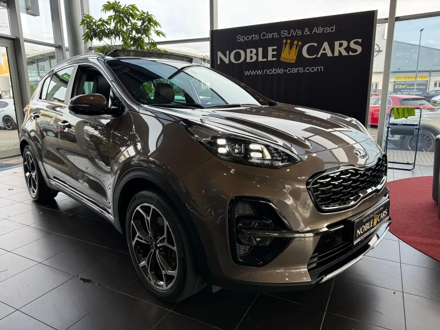 Kia Sportage GT-Line AWD PANO AHK ACC Braun - 1