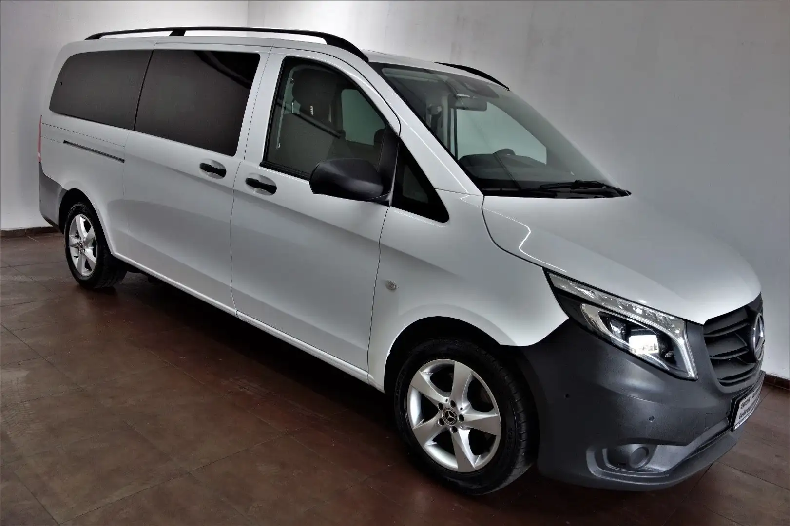 Mercedes-Benz Vito 124 CDI Tourer Edition 4x4 extralang 8-Sitz bijela - 1