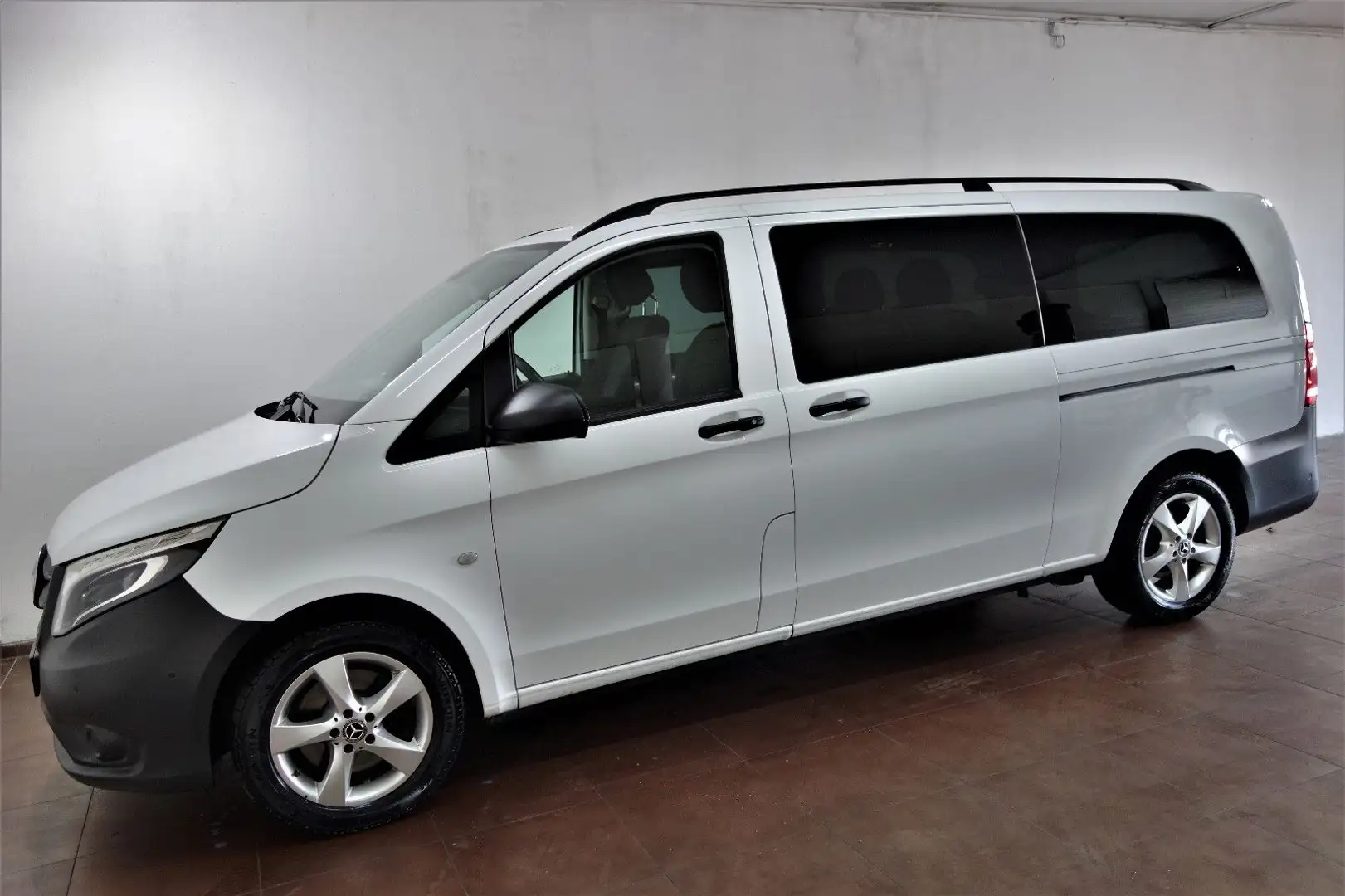 Mercedes-Benz Vito 124 CDI Tourer Edition 4x4 extralang 8-Sitz bijela - 2