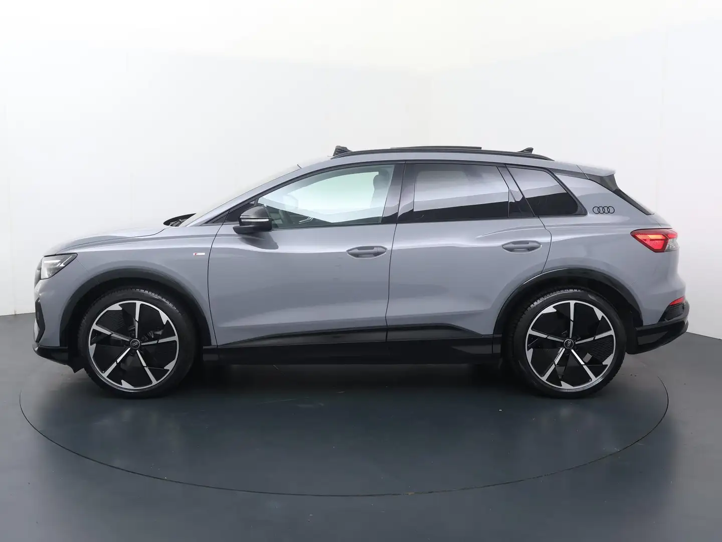 Audi Q4 e-tron 55 quattro S Edition 82 kWh | 340 PK | Soh 97 %| T Grijs - 2