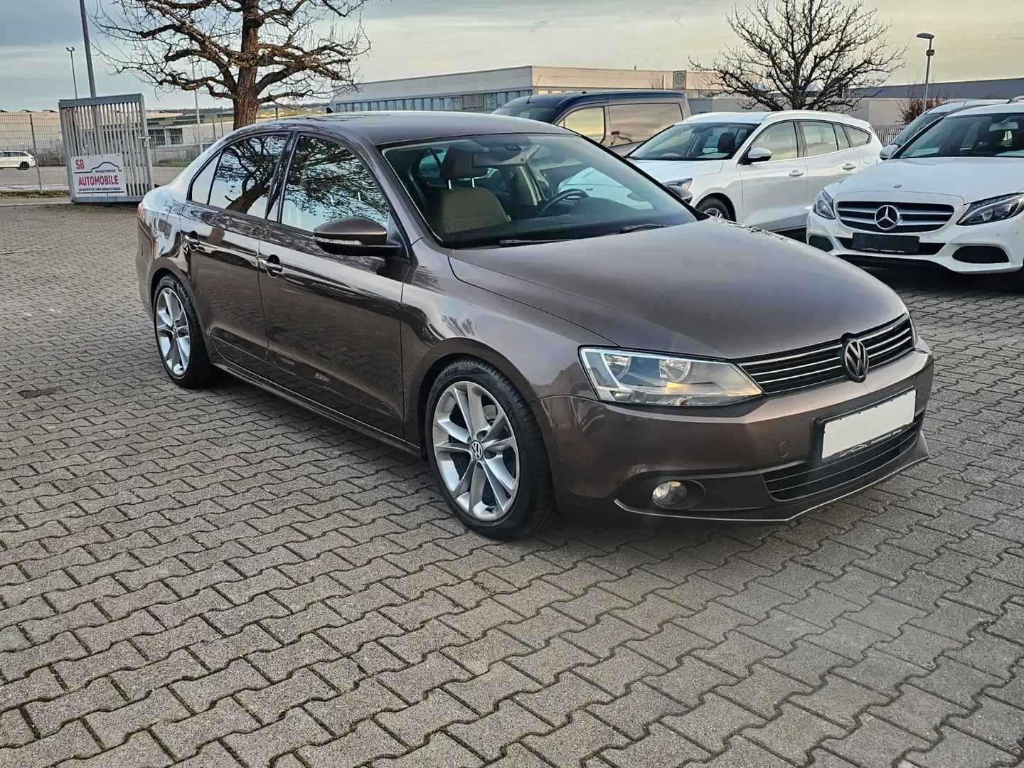 Volkswagen Jetta VI Comfortline BMT NAVI*TEMP*PDC*EURO-5 Коричневий - 1