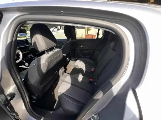 Peugeot 208 view 10