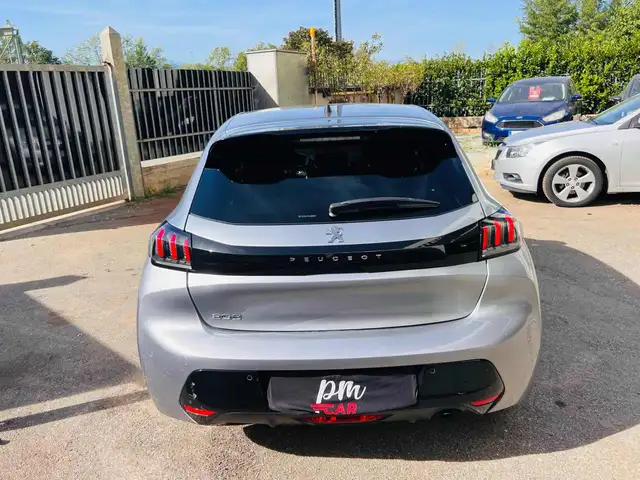 Peugeot 208 view 6