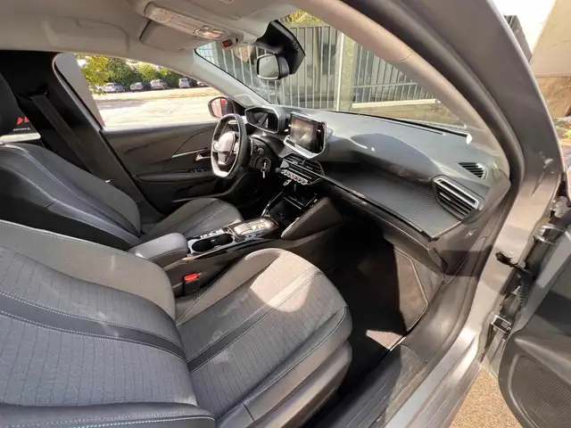 Peugeot 208 view 14