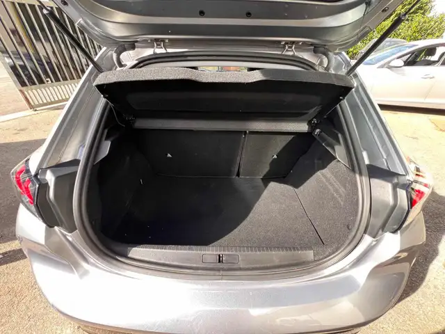 Peugeot 208 view 12