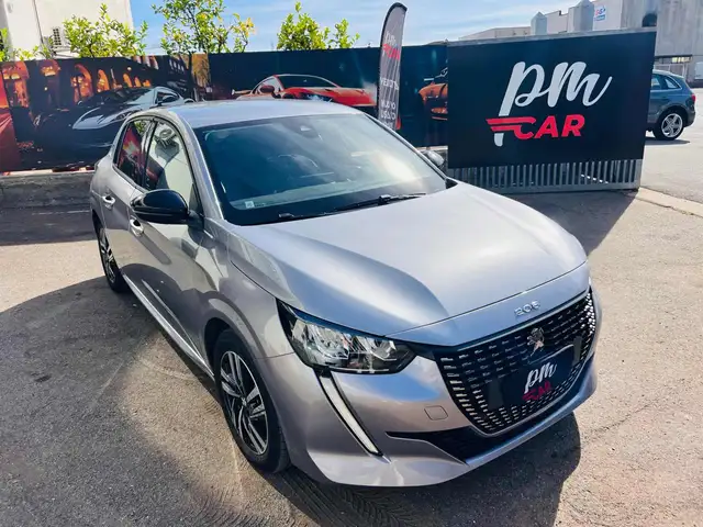 Peugeot 208 view 4