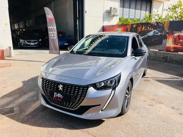 Peugeot 208 view 2