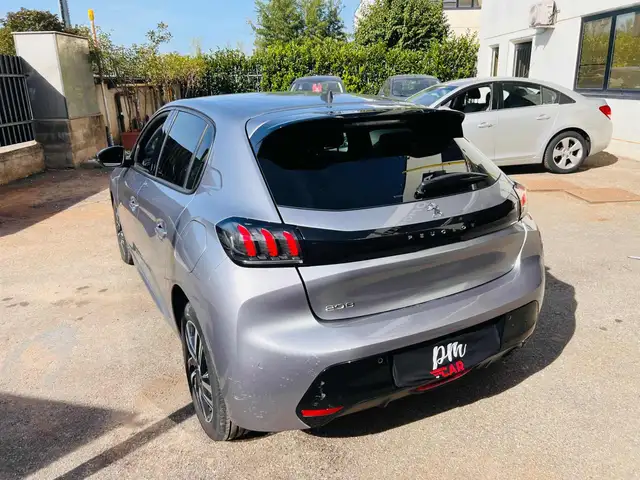 Peugeot 208 view 7