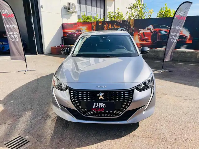 Peugeot 208 view 3