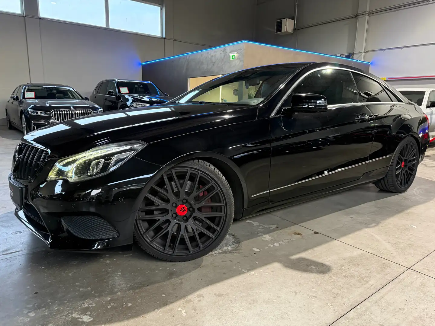 Mercedes-Benz E 400 E 400 (207.365) *AMG-Line* Schwarz - 1