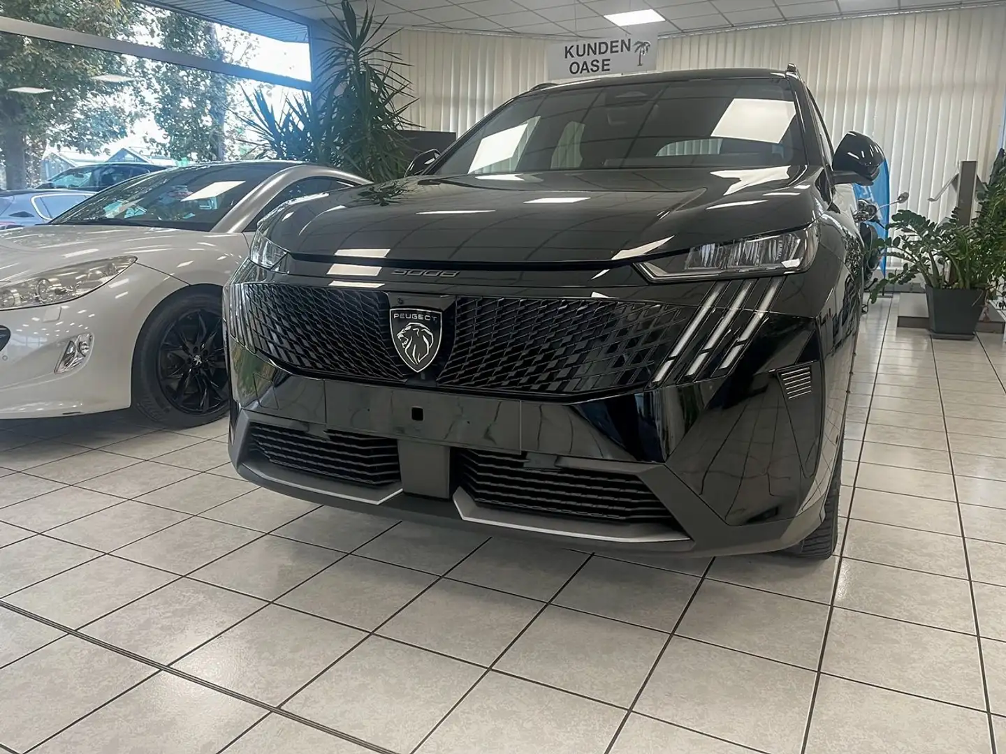 Peugeot 5008 Hybrid 136 Allure Noir - 1